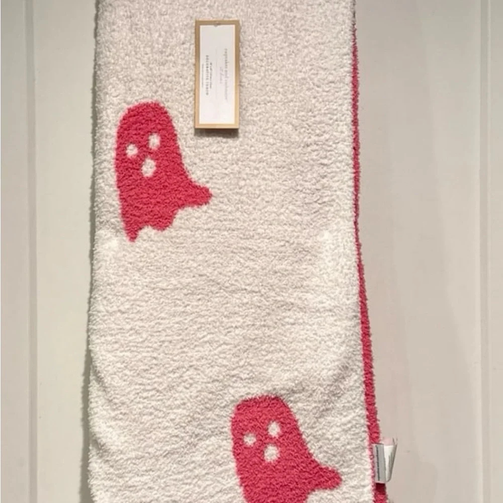 Cupcake & Cashmere Viral Ghost blanket